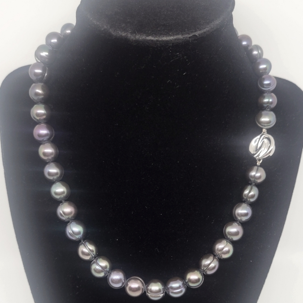 Classic Black Pearl Necklace